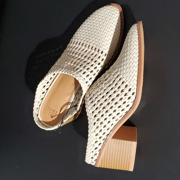 Time and Tru Cream Woven Mules - Picture 9 of 17